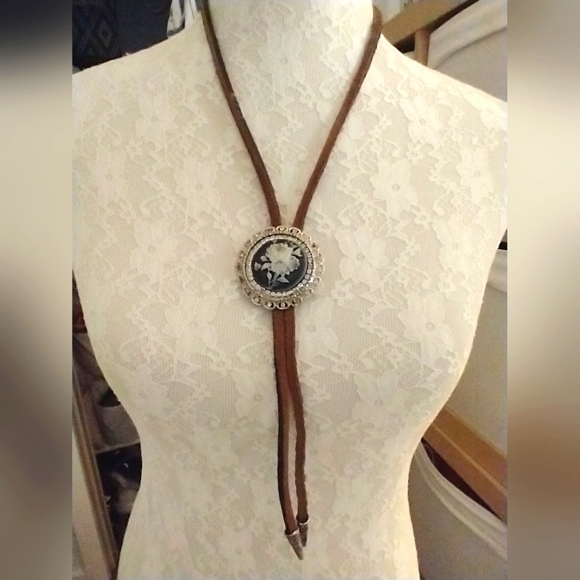 Elegant Vintage Brown and Silver Cameo Bolero Necklace - Picture 2 of 12